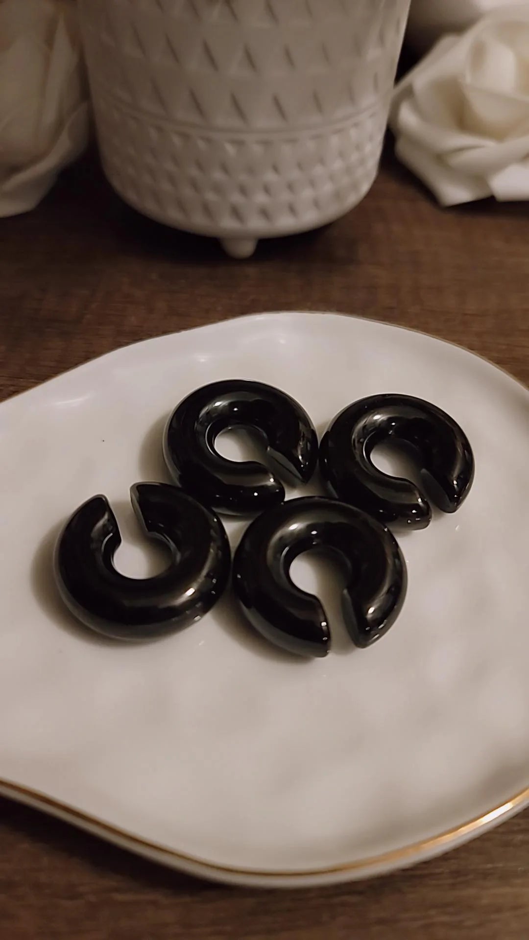 Negra earcuff (1 only)