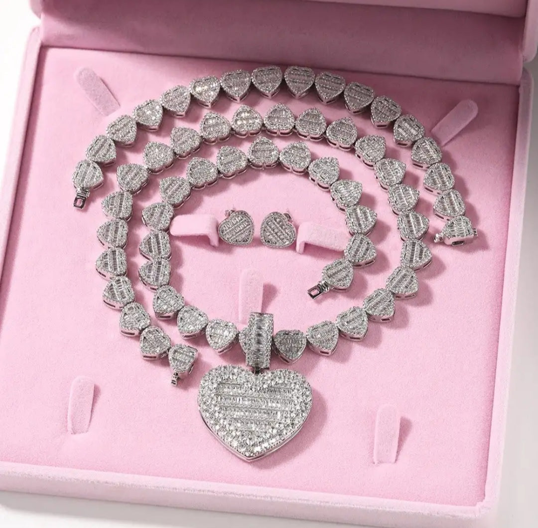 Necklace Heart necklace only