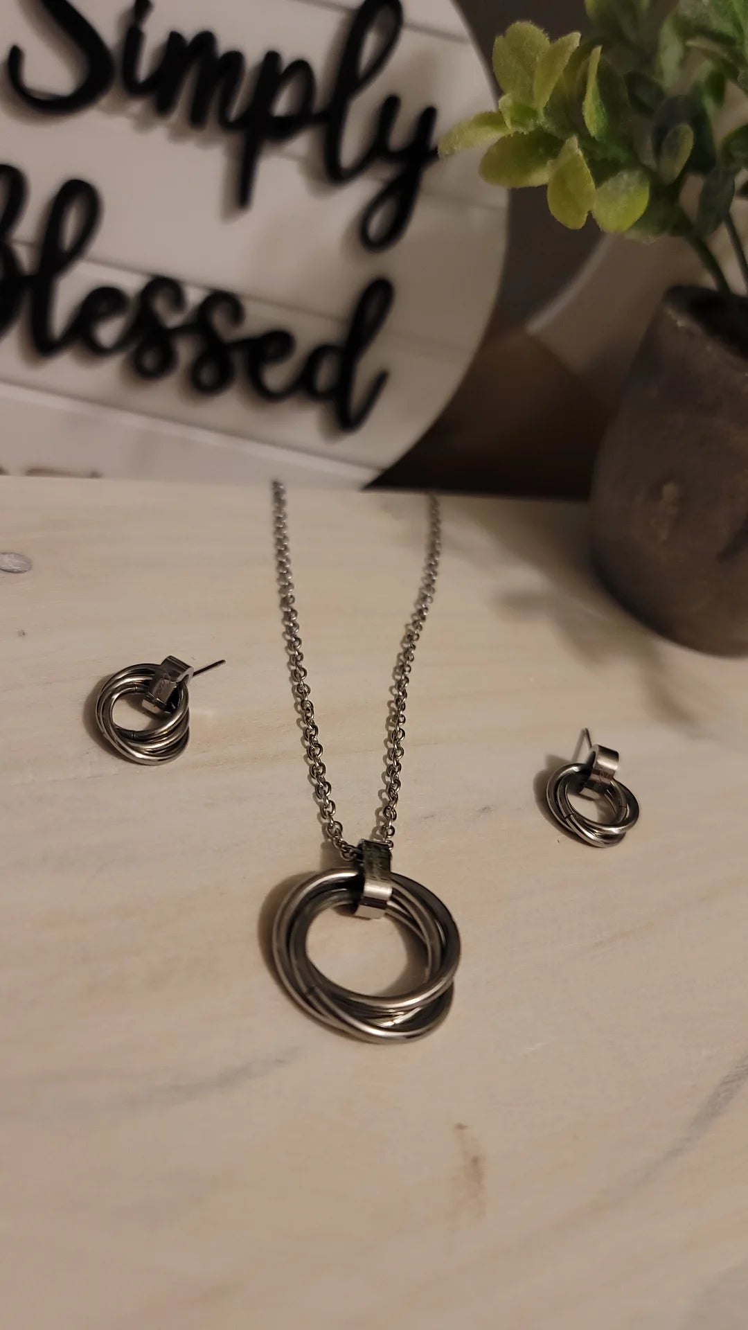 Carti necklace set
