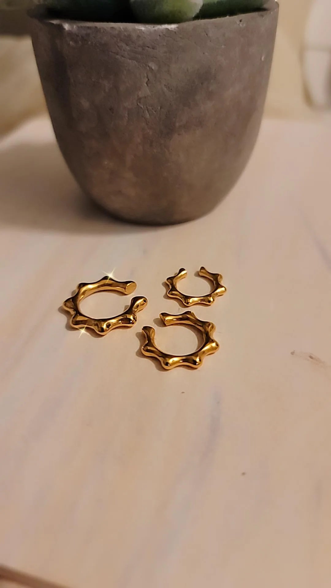 Ear cuff